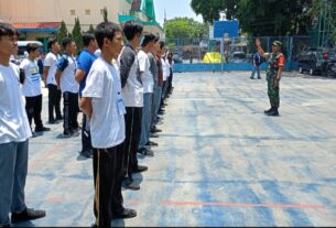 Waspadai Cuaca Panas, Babinsa Gilingan Berikan Arahan dan Pemahaman Kepada Siswa Siswi SMAN 2 Surakarta