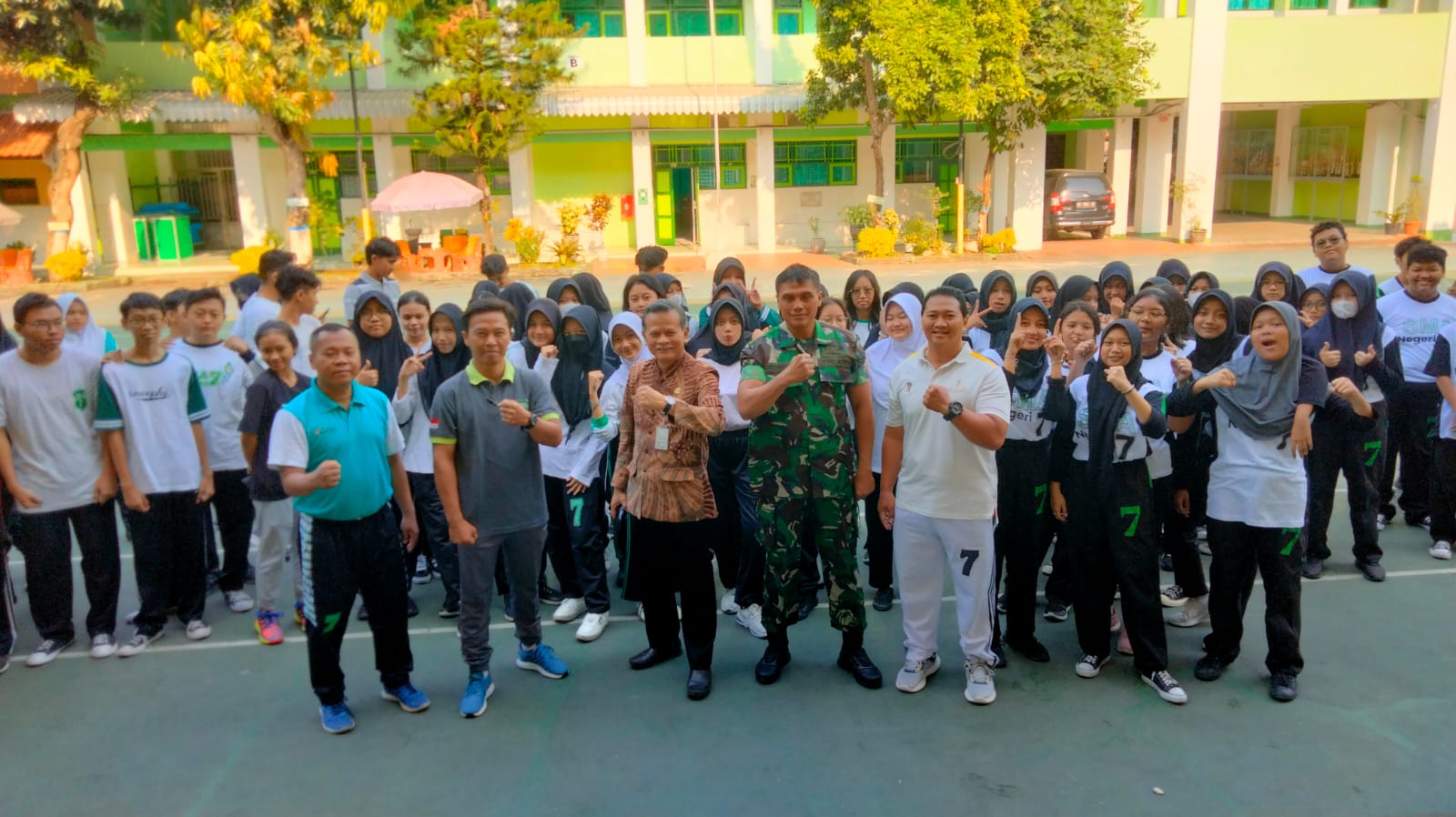 Wujudkan Generasi Yang Berprestasi Bakti Bati TNI Motivasi Di SMAN 7 Surakarta