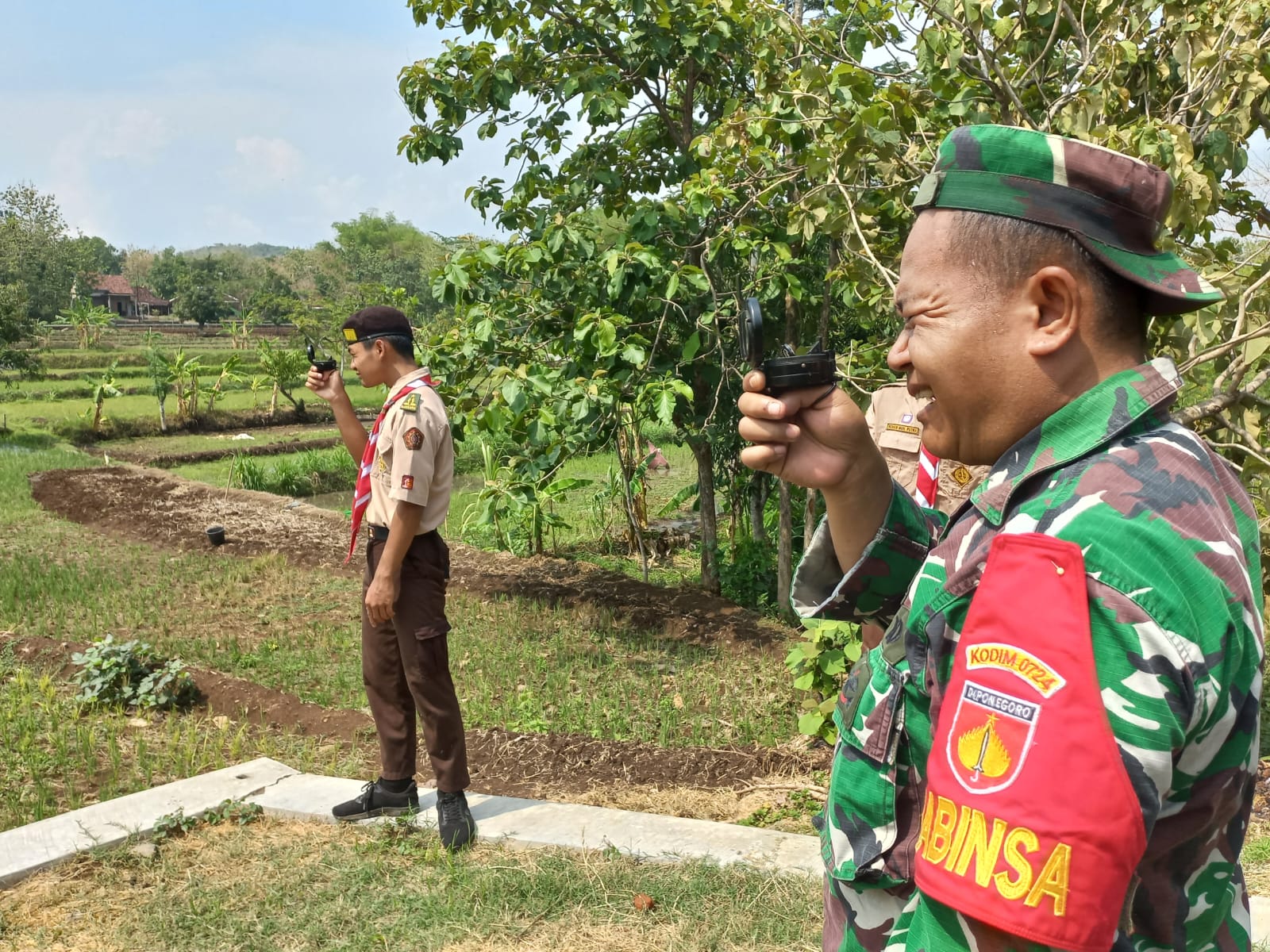 Anggota Kodim Boyolali Berikan Wawasan Penggunaan Peta Dan Kompas