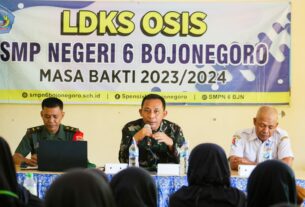 Babinsa Kodim Bojonegoro bekali Pengurus OSIS SMPN 6 dengan Wasbang dan Bela Negara