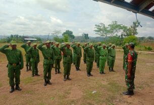 Bersama Polsek, TNI Di Batuwarno Berikan Pembekalan Dan Pelatihan Kepada Linmas