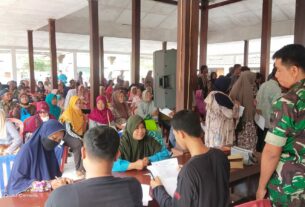 BlT DBHCHT Kabupaten Wonogiri Disalurkan, Anggota Koramil 08/Giriwoyo Berikan Pendampingan