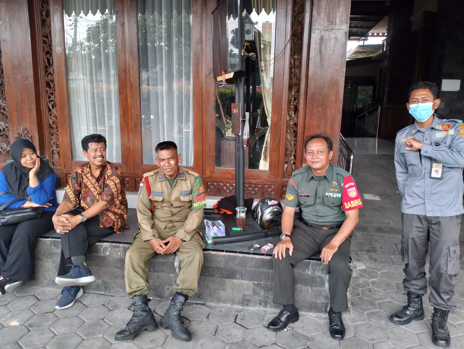 Dengan Komsos, Jadikan Hubungan Kerja Antara Babinsa Dan Aparat kelurahan Semakin Solid