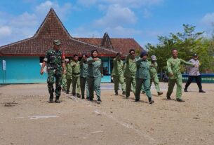 TNI-Polri Di Giriwoyo Berikan Pelatihan Kepada Puluhan Linmas