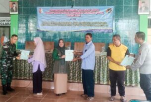 Dukung Program Pemerintah, Danramil Kanor Bojonegoro dampingi Penyerahan Sertifikat Tanah