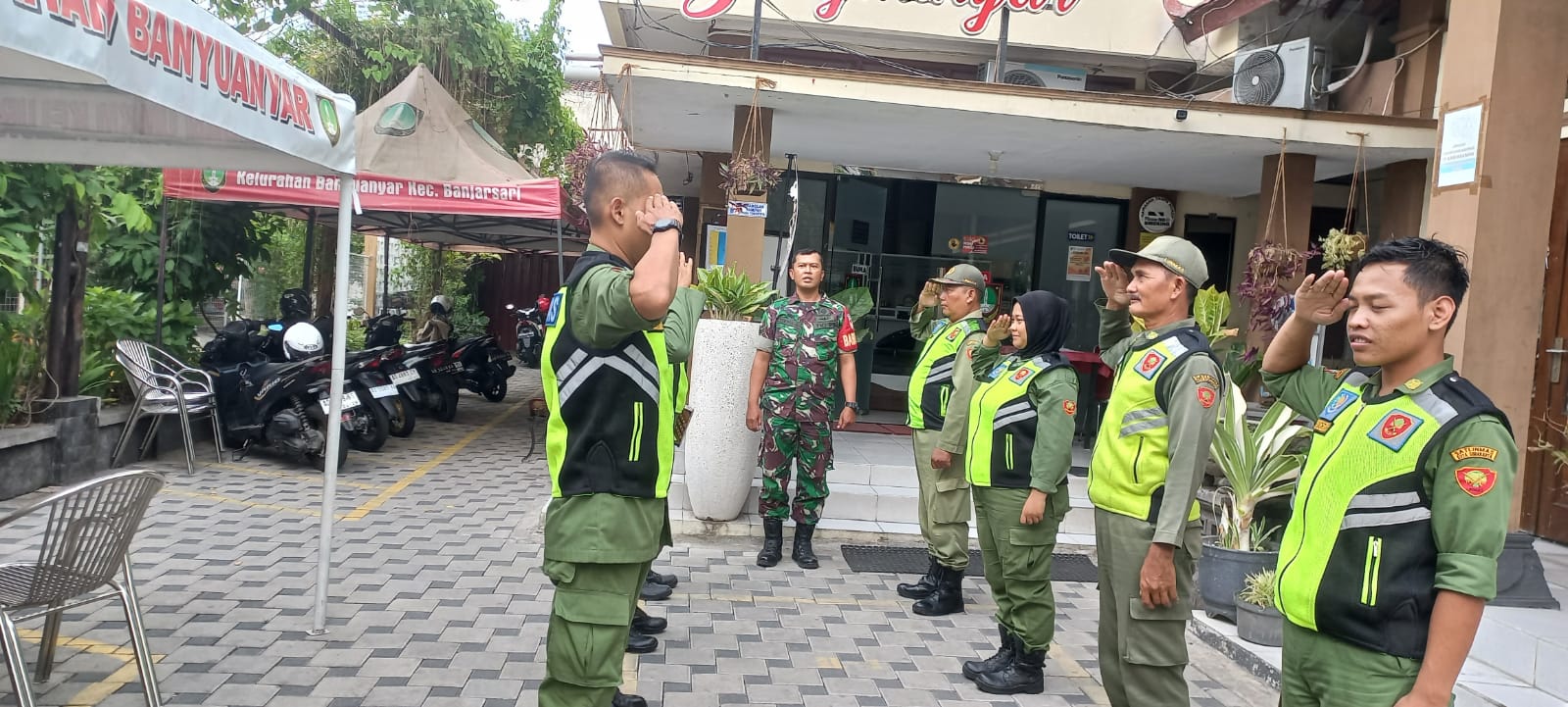 Genjot Latihan PBB, Babinsa Banyuanyar Berharap Linmas Miliki Kedisiplinan Dan Loyalitas Tinggi