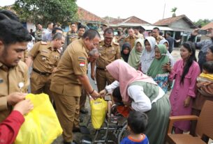 Gubernur Arinal Serahkan Bantuan Sosial untuk Masyarakat Talang Tembesu, Tulang Bawang