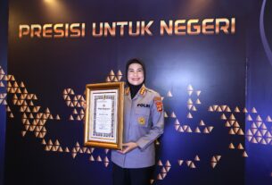 Hari Jadi Humas Polri Ke 72, Bidhumas Polda Lampung Raih Penghargaan Pengelolaan Website TBNews Terbaik