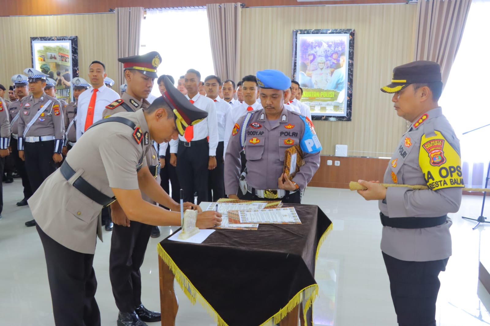 2 Jabatan Kasat dan 3 Jabatan Kapolsek Jajaran Polresta Bandar Lampung Diserah Terimakan