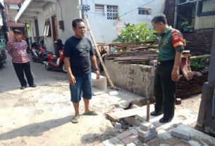 Jaga Hubungan Tetap Harmonis, Babinsa Bersama Lurah Kepatihan Wetan Laksanakan Anjangsana