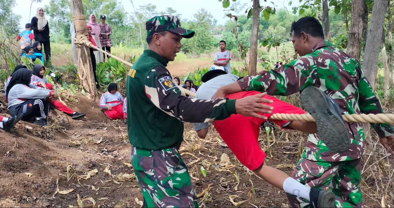 LDK OSIS SMPN 4 Jatisrono, Anggota TNI Bekali Pengetahuan Kepemimpinan, PBB Dan Outbond