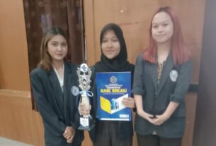 Perdana Ikuti Lomba, Tiga Mahasiswi Prodi Bisnis Digital Darmajaya Juara Business Plan Himamen Championship 2023