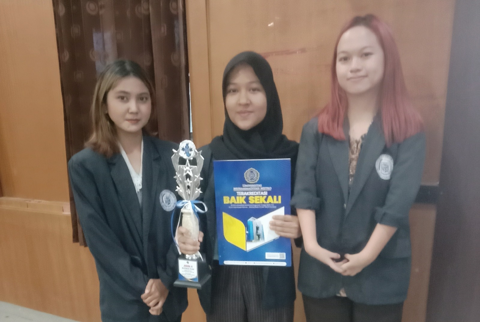 Perdana Ikuti Lomba, Tiga Mahasiswi Prodi Bisnis Digital Darmajaya Juara Business Plan Himamen Championship 2023