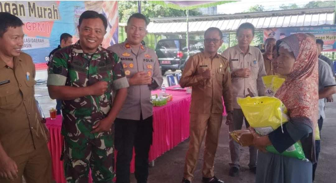 Ribuan masyarakat antri Pasar Mura di Sanga Desa