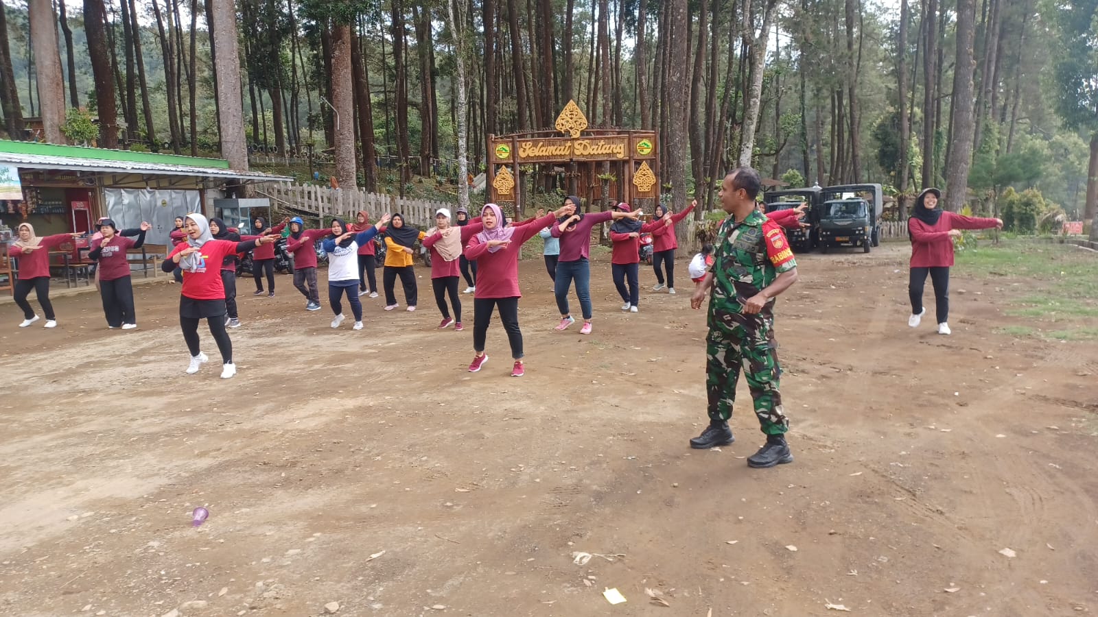 Senam Bersama, Langkah Nyata Babinsa Jagalan Dalam Meningkatkan Kebugaran Dan Kesehatan Warga