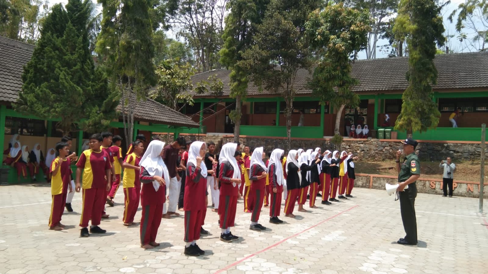 TNI Di Kismantoro Tanamkan Pembinaan Karakter Kepada Ratusan Pelajar SMP