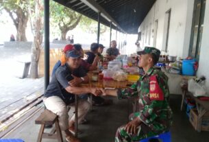 Warung Makan di Pamedan Mangkunegaran, Jadi Sasaran Komsos Babinsa Keprabon