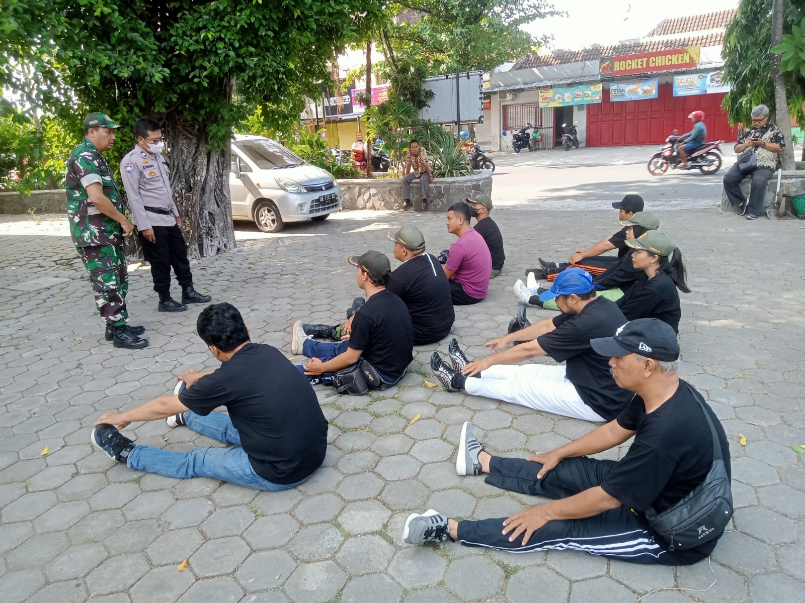 Anggota Linmas Dapatkan Pengarahan Dan Pembinaan Dari Babinsa Kelurahan Ketelan