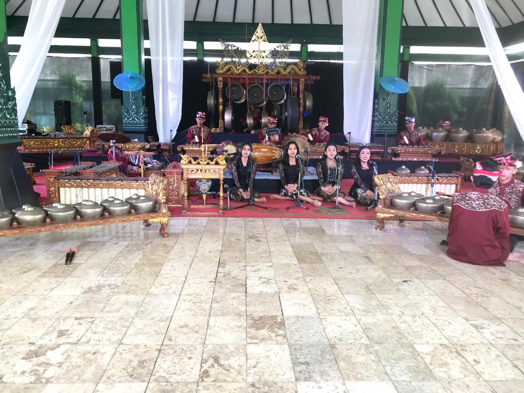 Babinsa Kepatihan Wetan Hadiri Peringatan Hari Gamelan Sebagai Warisan Budaya “Sang Gangsa Swara”