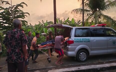 Babinsa Koramil Wonosegoro Bantu Evakuasi Pasien ODGJ