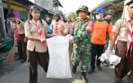 Bersih Pasar Mulur, Kodim 0726/Sukoharjo Gelar Karya Bakti TNI gandeng berbagai elemen masyarakat