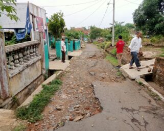 Bertahun tahun menikmati jalan rusak, Warga di Lampura harapkan perhatian