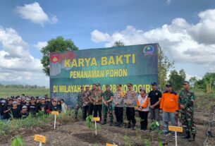 Cegah Banjir Dan Longsor, Dandim Wonogiri Pimpin Penanaman Ratusan Bibit Pohon