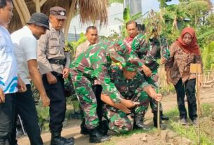 Cegah Bencana Alam, Kodim 0735/Surakarta Laksanakan Karya Bakti Penanaman Pohon Di Bantaran Kali Pepe