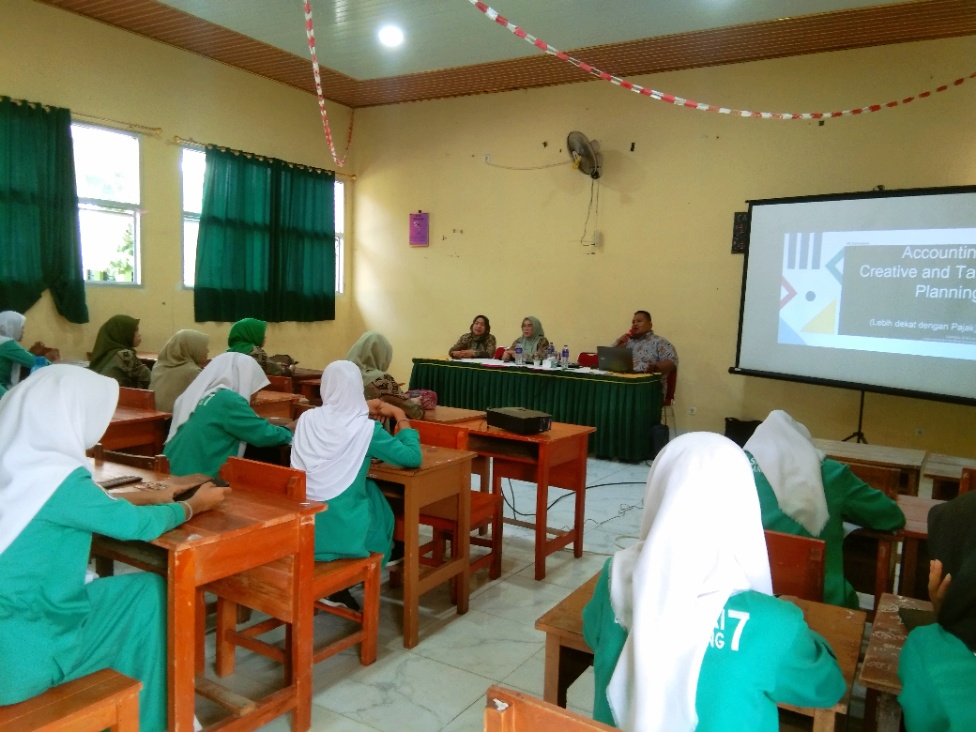 Dosen Darmajaya Sampaikan Materi Kekinian di SMKN 7 Bandarlampung