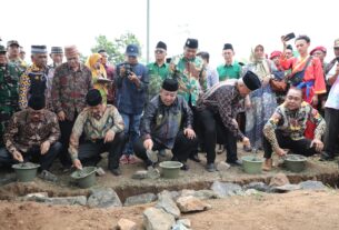 Gubernur Arinal Hadiri Resepsi Milad Muhammadiyah ke-111 dan Lakukan Peletakan Batu Pertama Pembangunan Masjid Galpanda Pondok Muhammadiyah di Sidomulyo, Lampung Selatan