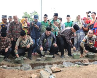 Gubernur Arinal Hadiri Resepsi Milad Muhammadiyah ke-111 dan Lakukan Peletakan Batu Pertama Pembangunan Masjid Galpanda Pondok Muhammadiyah di Sidomulyo, Lampung Selatan