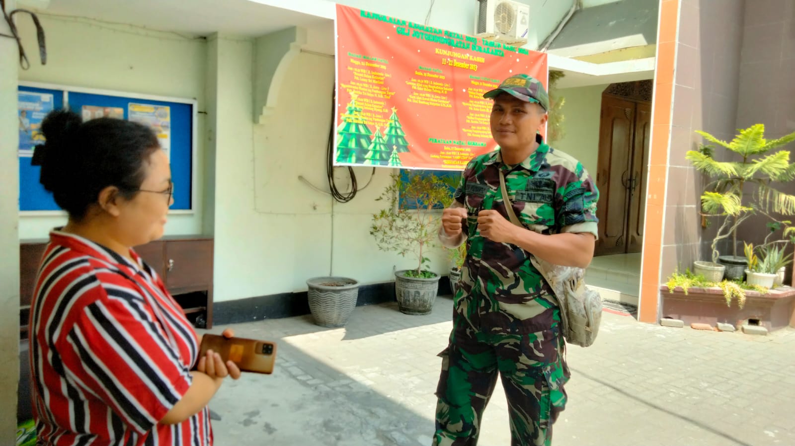 Jelang Nataru Bati Bakti TNI Tingkatkan Patroli & Sambangi Gereja