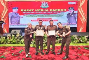 Kejari Lampura terima dua penghargaan pada Rakerda Kejati Lampung