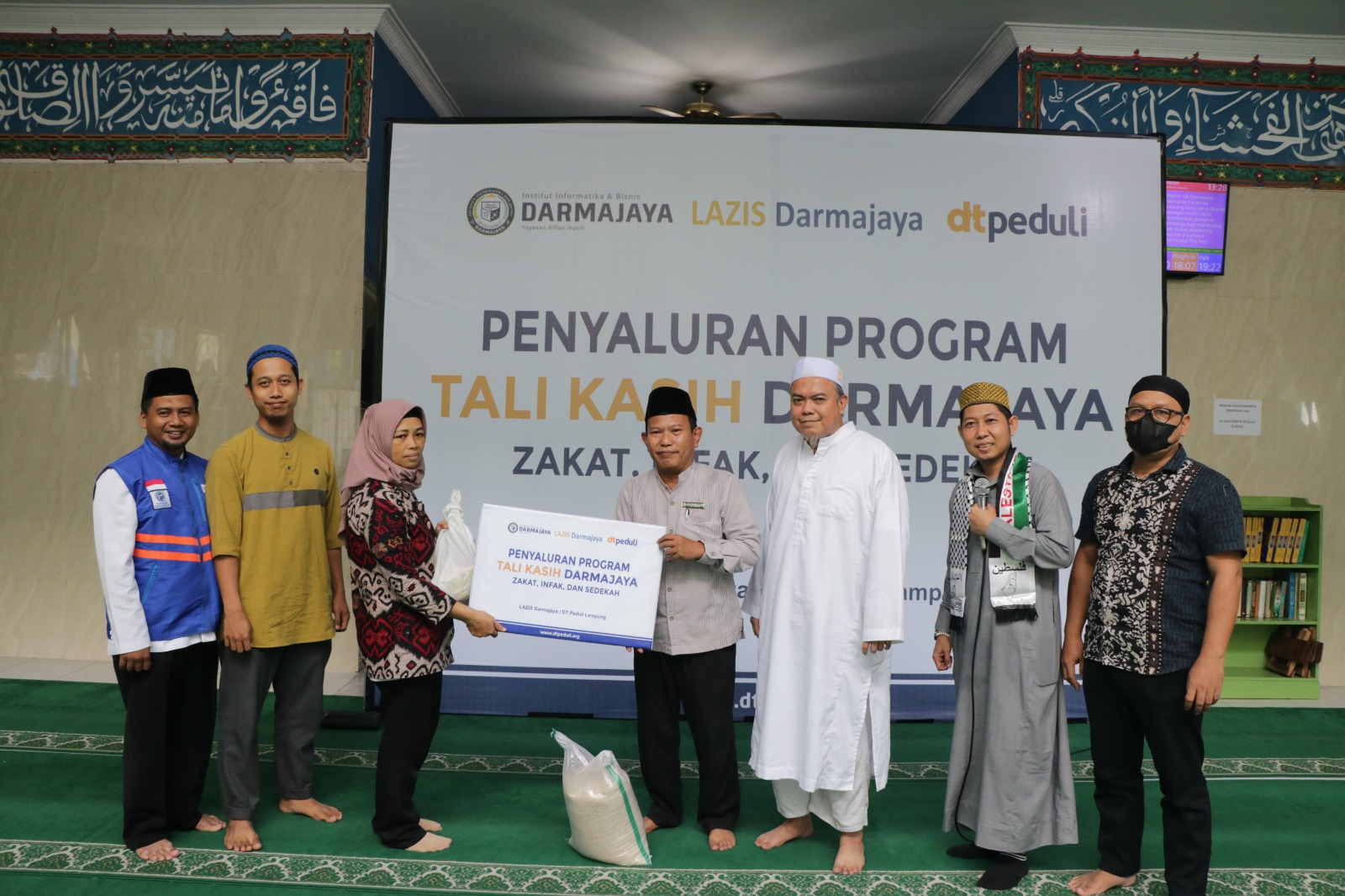 Lazis Darmajaya Salurkan Program Tali Kasih Sebanyak 300 Paket