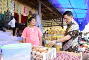 M. Firsada Pantau Harga Sembako Di Pasar Jelang Tahun Baru 2024