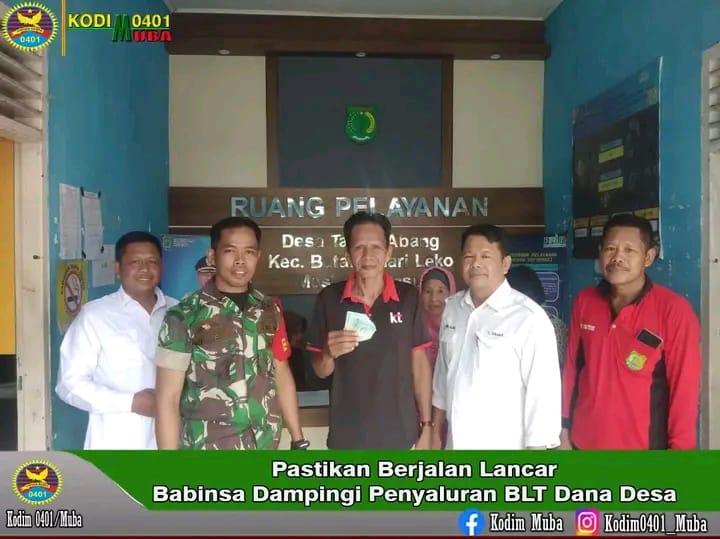 Pastikan Berjalan Lancar, Babinsa Dampingi Penyaluran BLT Dana Desa