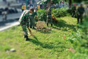 Pelihara Kebersihan Lingkungan, Babinsa Kelurahan Gilingan Bersama Linmas Laksanakan Kerja Bakti