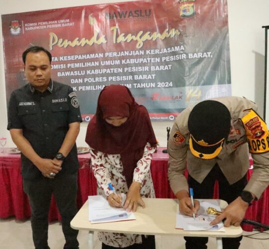 Penandatanganan Nota Kesepahaman Perjanjian Kerjasama Antara Polres, KPU dan Bawaslu Pesibar untuk pemilu tahun 2024