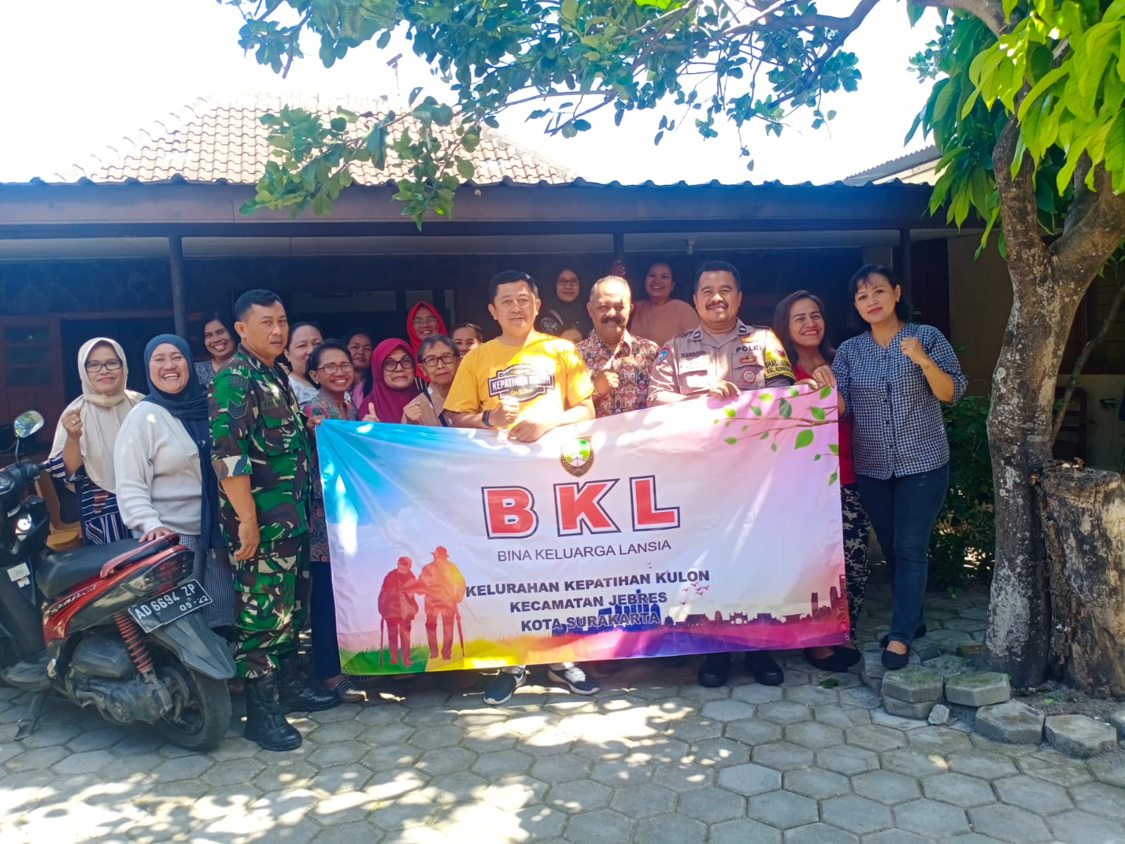 Peran Aktif Babinsa Kepatihan Kulon Pada Pertemuan Bina Keluarga Lansia di Wilayah Binaan