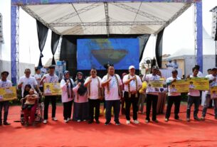 Peringati Puncak Hari Ikan Nasional ke-10, Gubernur Arinal Makan Ikan Bersama Masyarakat di Labuhan Maringgai, Lampung Timur