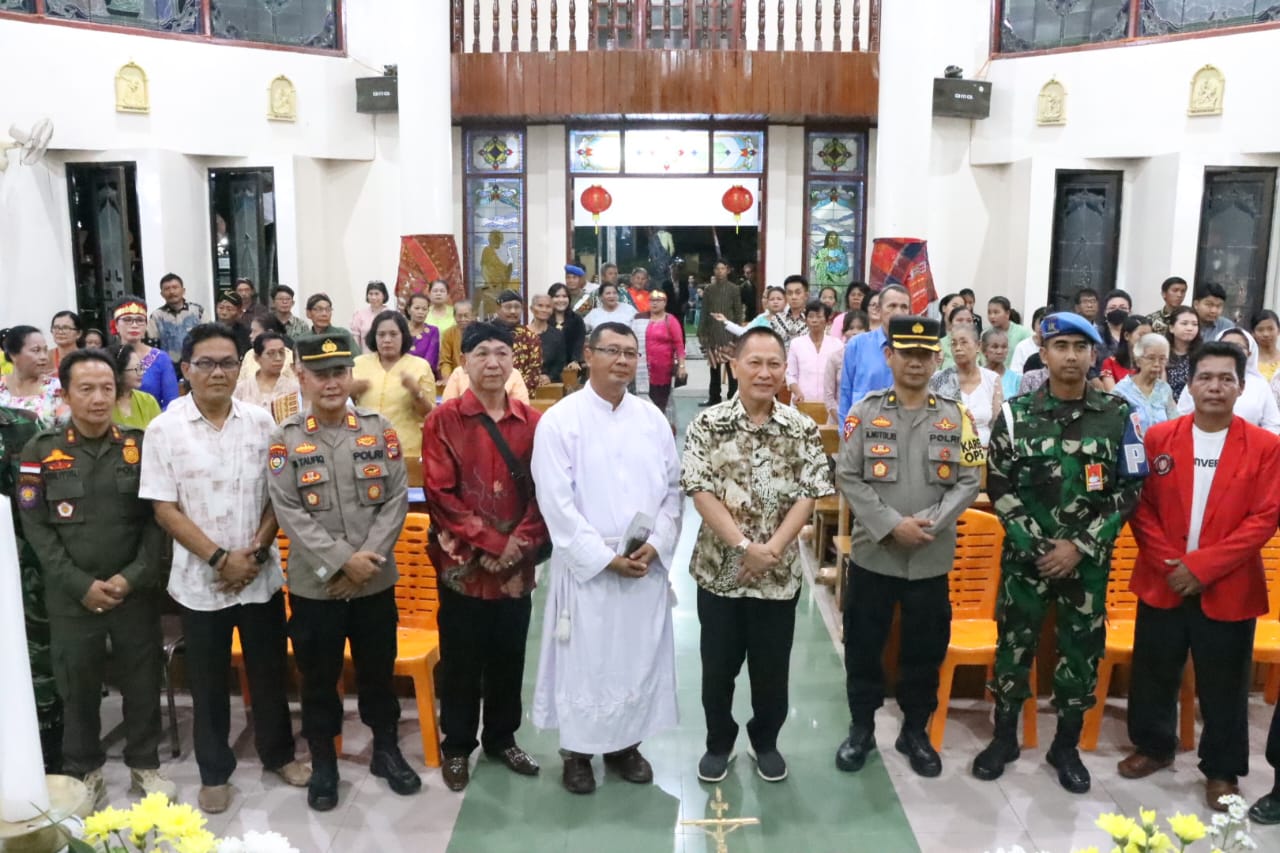 Polres Tulang Bawang Bersama Stakeholder Pantau Sejumlah Gereja Pada Misa Malam Natal 2023