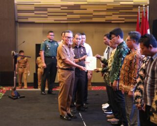 Sekdaprov Fahrizal Darminto Ikuti Penyerahan Sertifikat Hak Atas Tanah dan Launching Sertifikat Elektronik oleh Presiden Joko Widodo