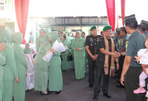 Suasana Haru Iringi Pelepasan Sang Kolonel dan Isteri