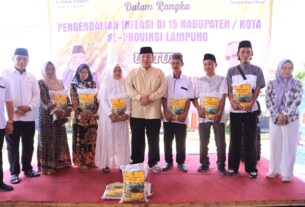 Kunjungan Kerja Ke Kabupaten Mesuji, Gubernur Arinal Djunaidi Bersama Ketua LKKS Provinsi Lampung Memberikan Sejumlah Bantuan