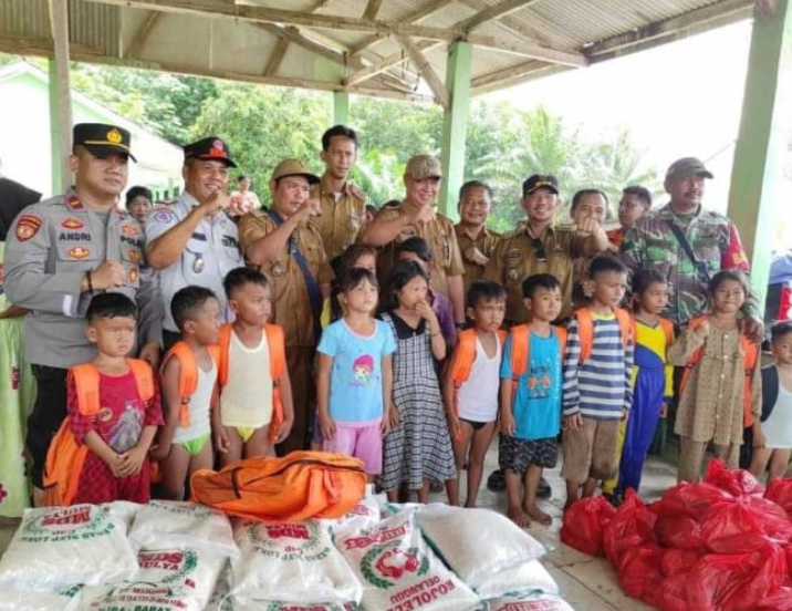 Sekda Kab. Mesuji Sentuh Masyarakat Terdampak Banjir Talang Batu