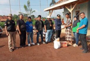 Camat Abung Pekurun serahkan bantuan kepada warga tertimpa musibah kebakaran