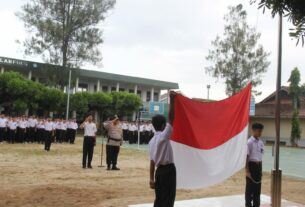 Edukasi Pelajar, Waka Polresta Hingga Pejabat Utama Polresta Bandar Lampung Jadi Pembina Upacara Di Sekolah
