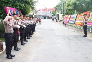 Gelar Tradisi Wellcome dan Farewell Parade, Ini Pesan Dari Kapolres Tulang Bawang Lama dan Baru