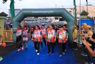 Gubernur Arinal dan Danrem 043/Garuda Hitam Brigjen TNI Iwan Ma'ruf Zainudin Lepas Peserta Sriwijaya Lampung Run 2024 dalam Rangka HUT Kodam II/Sriwijaya ke-78