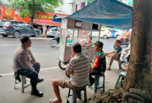 Jaga Wilayah Tetap Kondusif Jelang Pemilu, Serma Teguh Terjun Langsung Ke Wilayah Sambangi Warga
